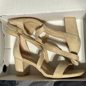 Crisscross buckle closure open toe chunky Heels/Pumps